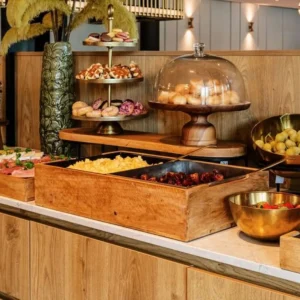 Schalen und Servierplatten